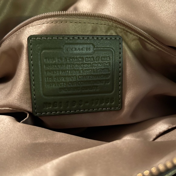 Coach green patent leather hand bag - Picture 4 of 4